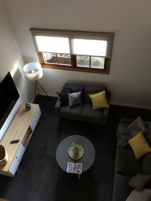 Lothlorien - St Kilda Accommodation 9