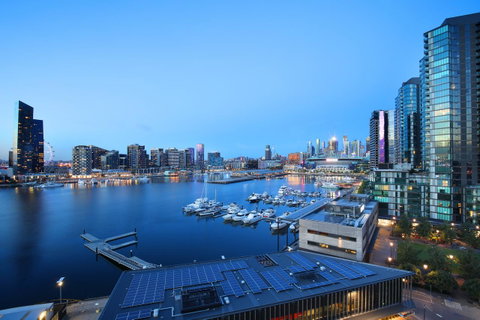 Orange Stay At Collins Wharf - St Kilda Accommodation 4