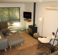 4 Autumn Grove - St Kilda Accommodation
