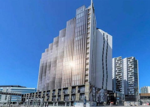Readyset Stadium - St Kilda Accommodation 17