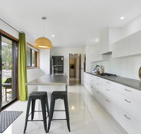 Fairhills - NEW LISTING beautifully styled - St Kilda Accommodation