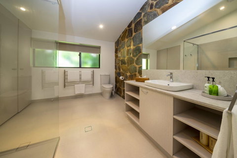 Bright Mystic Valley - St Kilda Accommodation 4