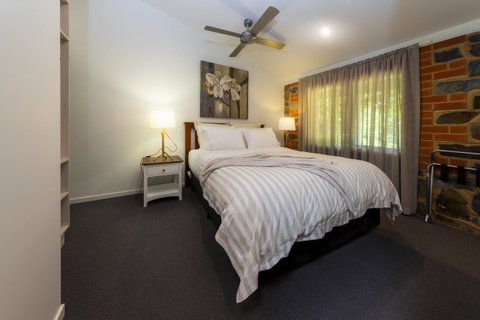 Bright Mystic Valley - St Kilda Accommodation 7