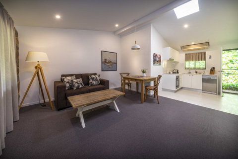 Bright Mystic Valley - St Kilda Accommodation 6