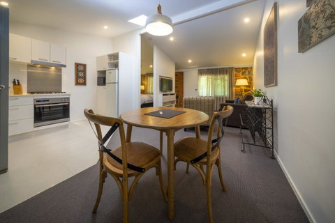 Bright Mystic Valley - St Kilda Accommodation 8