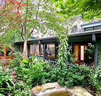 The Black Cockatoo - Secret Garden Mountains Home - St Kilda Accommodation