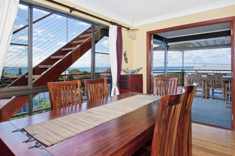 THE BOARDROOM ON BANKSIA - 11 Banksia Ave Bonny Hills - St Kilda Accommodation 2