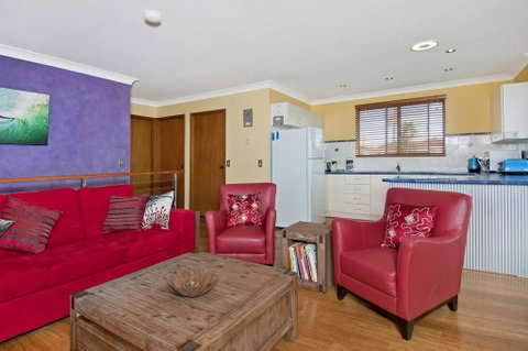 THE BOARDROOM ON BANKSIA - 11 Banksia Ave Bonny Hills - St Kilda Accommodation 0