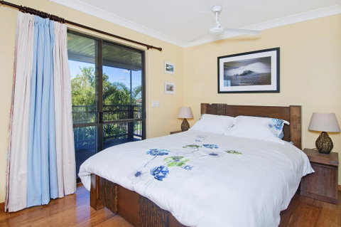 THE BOARDROOM ON BANKSIA - 11 Banksia Ave Bonny Hills - St Kilda Accommodation 3