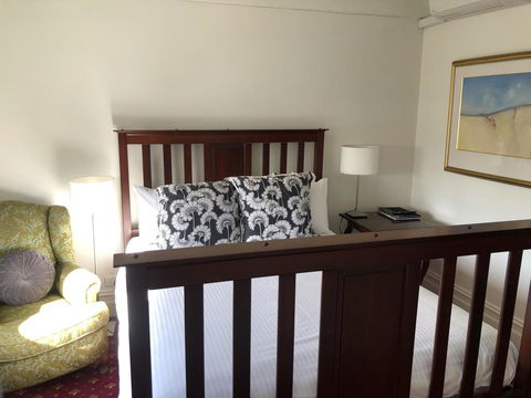 The Corner Hotel Alexandra - St Kilda Accommodation 3