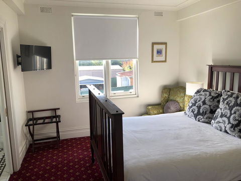 The Corner Hotel Alexandra - St Kilda Accommodation 1