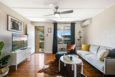 The Cowhide Cabin - Comfy, Family Friendly Stays In Toowoomba - St Kilda Accommodation 1