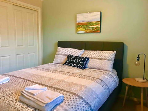 The Entertainer - Downtown Orange, Sleeps 11 - St Kilda Accommodation 2