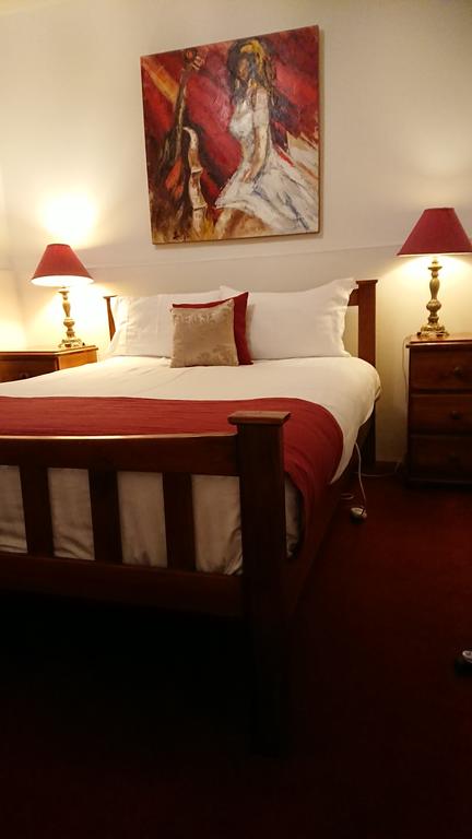 The Empire Hotel - St Kilda Accommodation 3