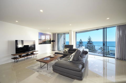 The Garland At Rainbow Bay - St Kilda Accommodation 2