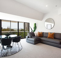 THE HYDEAWAY-LUXE HYDE PARK CITY APARTMENT-hosted by LAbode Accommodation - St Kilda Accommodation