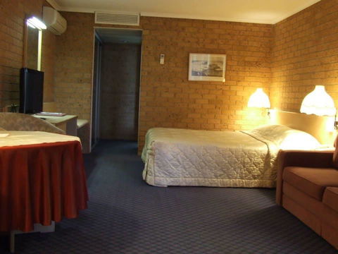 The John Hunter Motel - St Kilda Accommodation 3