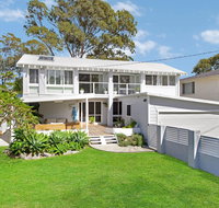 THE LAKE HOUSE - WiTH SWIMMING POOL - St Kilda Accommodation