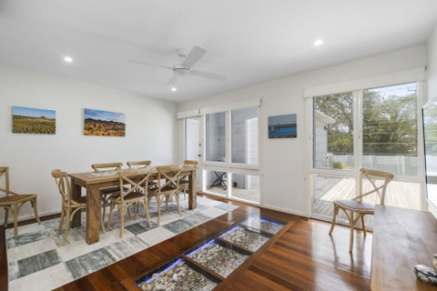 THE LAKE HOUSE - WiTH SWIMMING POOL - St Kilda Accommodation 1