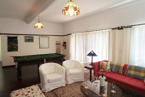 The Leura Mountain House - St Kilda Accommodation 3