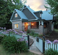 The Leura Mountain House - St Kilda Accommodation