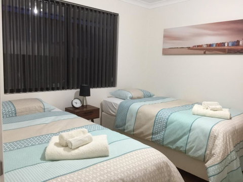 The Royal Dolphin Holiday Home - St Kilda Accommodation 2
