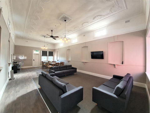 The Royal Hotel - St Kilda Accommodation 2