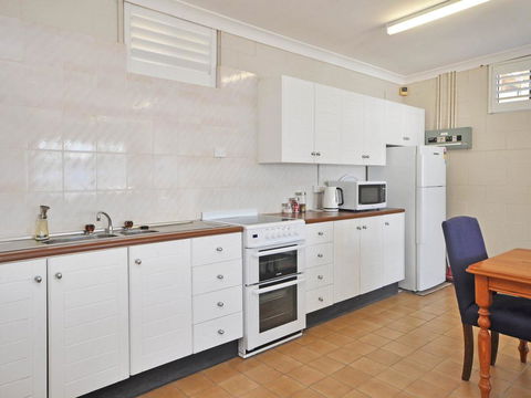 The Studio On The Lake @ Fishing Point, Lake Macquarie - Honestly Put The Line In And Catch Fish - St Kilda Accommodation 3