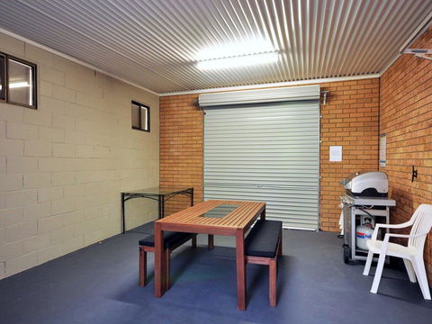 The Studio On The Lake @ Fishing Point, Lake Macquarie - Honestly Put The Line In And Catch Fish - St Kilda Accommodation 2