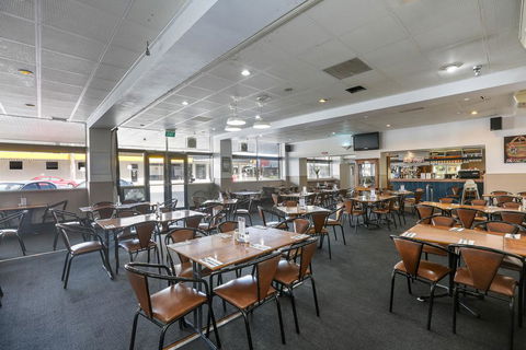 The Union Club Hotel - St Kilda Accommodation 2