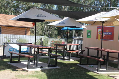 Tocumwal Hotel Motel (The Palms) - St Kilda Accommodation 2