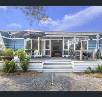 Toot Toot  50s Classic Beach House with Bungalow - St Kilda Accommodation