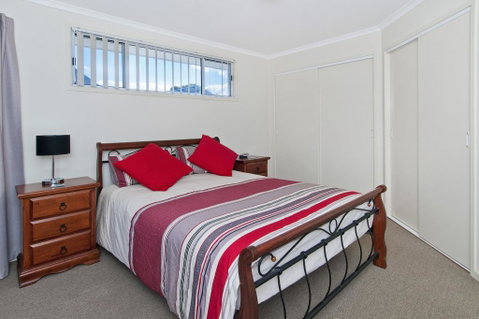 TOPVIEWS - 15Second Av BH - St Kilda Accommodation 3