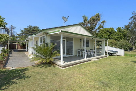 Toukley Lakefront House,Toukley - St Kilda Accommodation 0