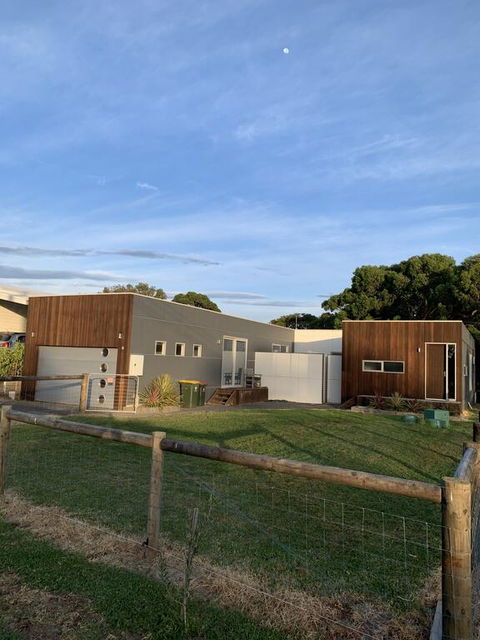 Tranquil Getaway Wifi Netflix Pet Friendly - St Kilda Accommodation 0