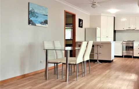 Treetops Hideaway - St Kilda Accommodation 2