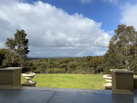 Treetops Holiday Retreat - St Kilda Accommodation 1