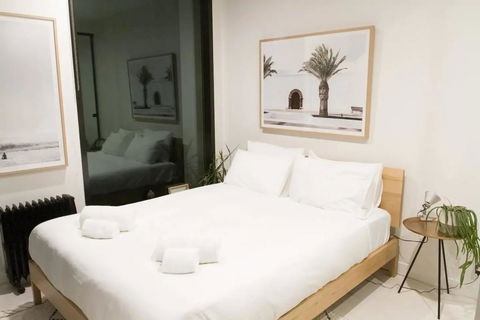 Trendy 1 Bedroom Apartment In The Heart Of Collingwood - St Kilda Accommodation 2