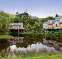 TWISTED WILLOW - spa fireplace couples retreat - St Kilda Accommodation