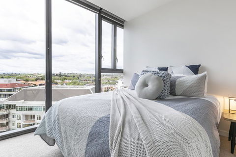 Unbridled City & River Views - St Kilda Accommodation 0