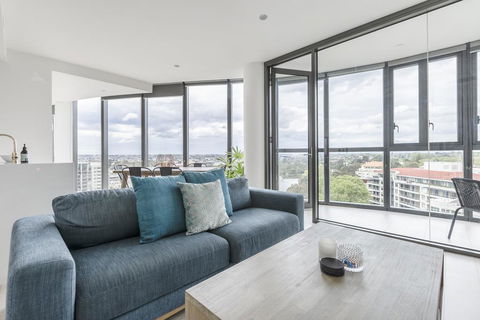 Unbridled City & River Views - St Kilda Accommodation 1