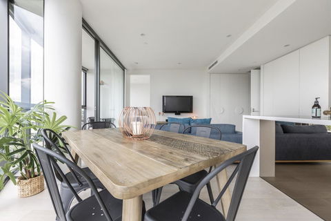Unbridled City & River Views - St Kilda Accommodation 2