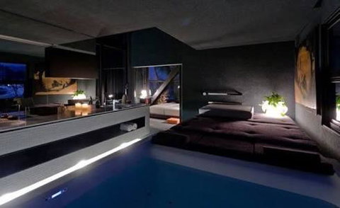 Under The Moonlight - St Kilda Accommodation 1