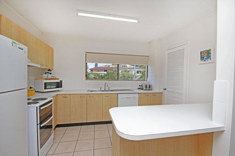 Unit 2, Cooltoro Court, 7 Frank Street Coolum Beach, 400 BOND, LINEN INCLUDED - St Kilda Accommodation 3
