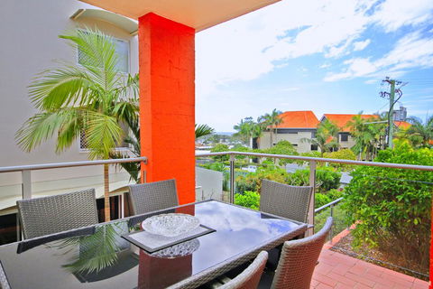 Unit 2, Cooltoro Court, 7 Frank Street Coolum Beach, 400 BOND, LINEN INCLUDED - St Kilda Accommodation 2