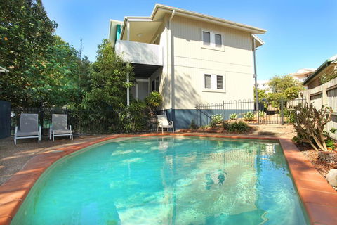 Unit 2, On The Park, 22 Frank Street Coolum Beach, 400 BOND, LINEN INCLUDED - St Kilda Accommodation 0