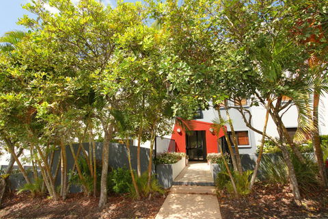 Unit 4, Beaumont Sur Mer, 13 - 15 Pacific Terrace Coolum Beach, 400 BOND, LINEN SUPPLIED - St Kilda Accommodation 3