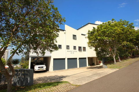 Unit 4, Beaumont Sur Mer, 13 - 15 Pacific Terrace Coolum Beach, 400 BOND, LINEN SUPPLIED - St Kilda Accommodation 1