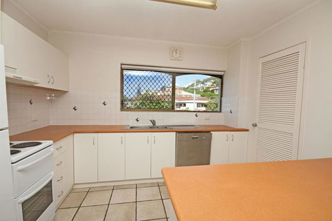 Unit 4, Cooltoro Court, 7 Frank Street Coolum Beach, 400 BOND, LINEN INCLUDED - St Kilda Accommodation 3