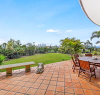 Unrivaled Ocean and City views from Resort Style 3bed with Garden - St Kilda Accommodation